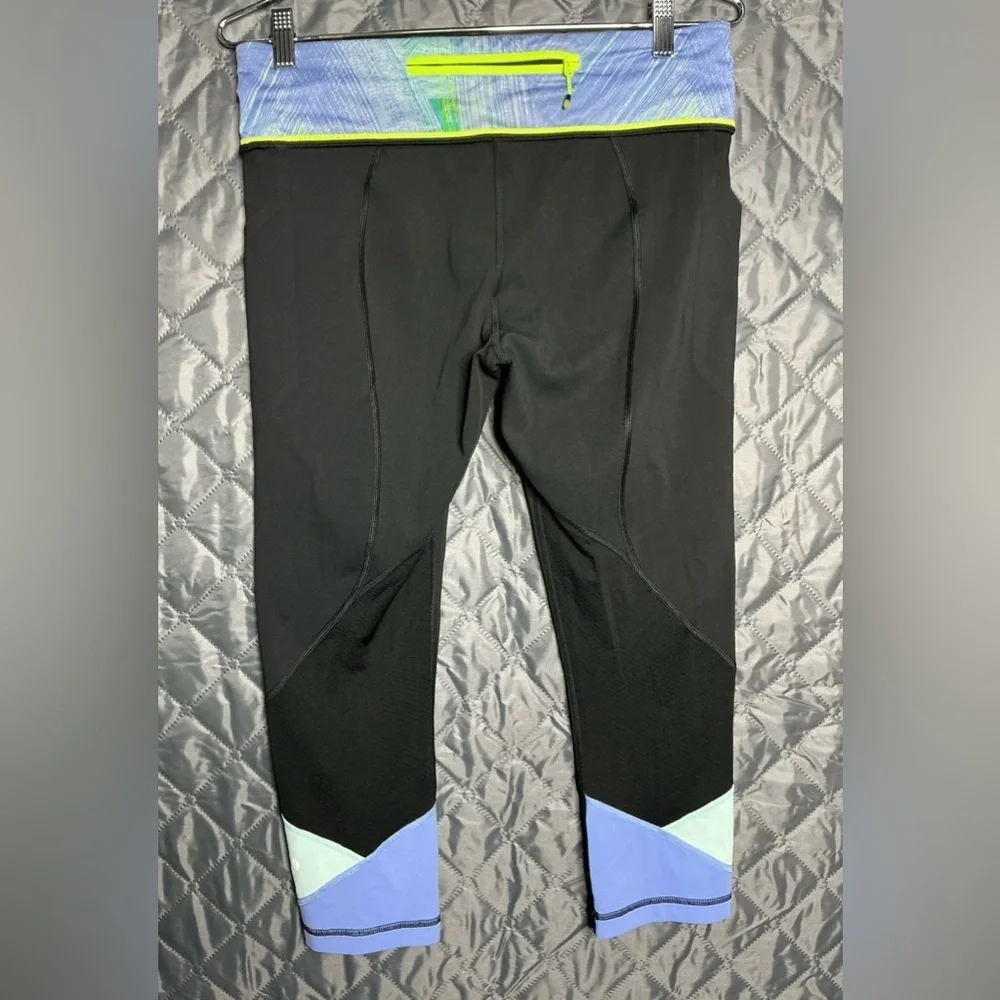 Lululemon Crop Leggings Size 10 - Black with Patterned Waist & Mesh Details - Picture 4 of 10